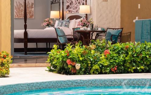 Caribbean Honeymoon Grande Luxe Poolside Walkout Room - WGL 1 (5)